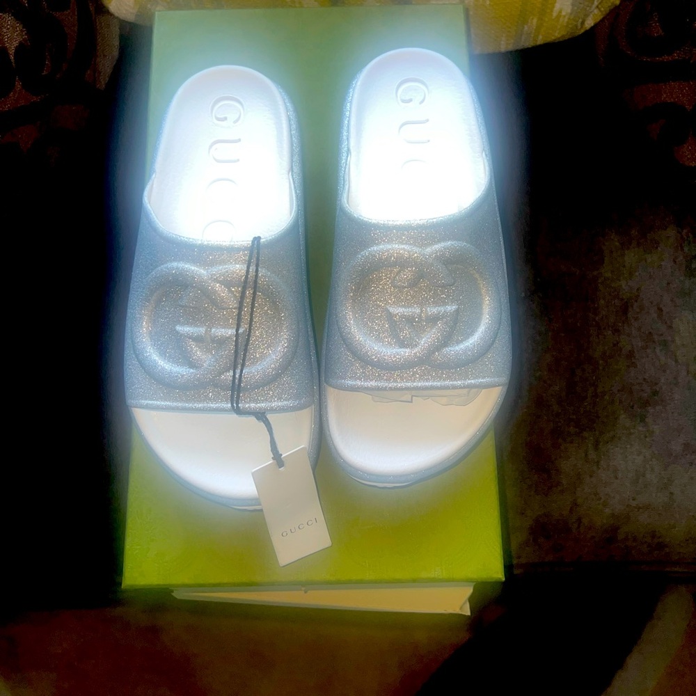 NWT Gucci Silver Interlocking GG’s Platform Slide.